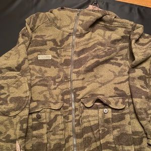 Camouflage XL Columbia sportswear company jacket.